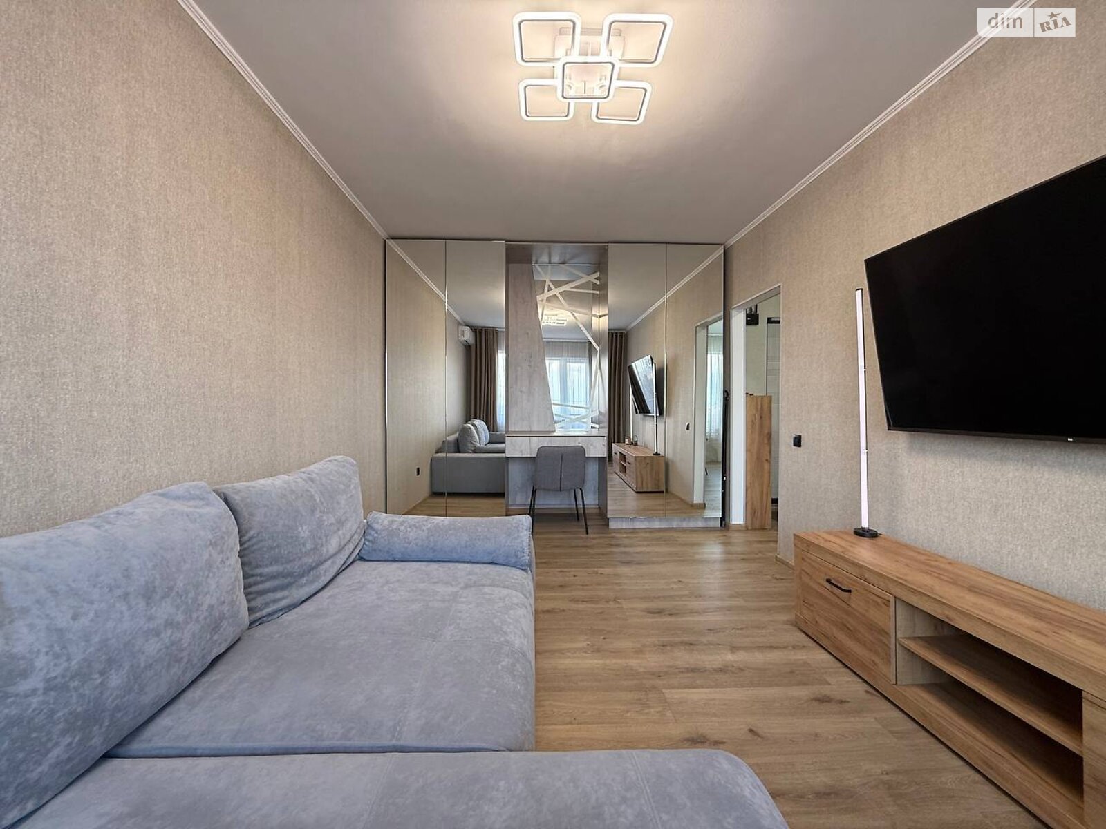 однокомнатная квартира в Кривом Роге, район Центрально-Городской, на ул. Погребняка 25 в аренду на долгий срок помесячно фото 1