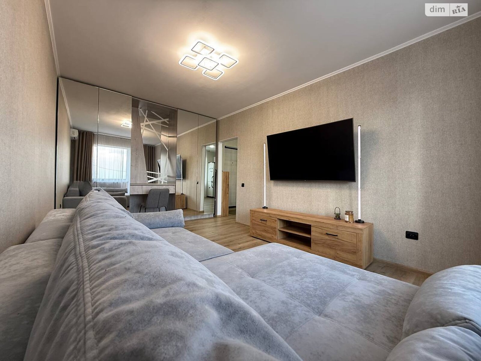 однокомнатная квартира в Кривом Роге, район Центрально-Городской, на ул. Погребняка 25 в аренду на долгий срок помесячно фото 1