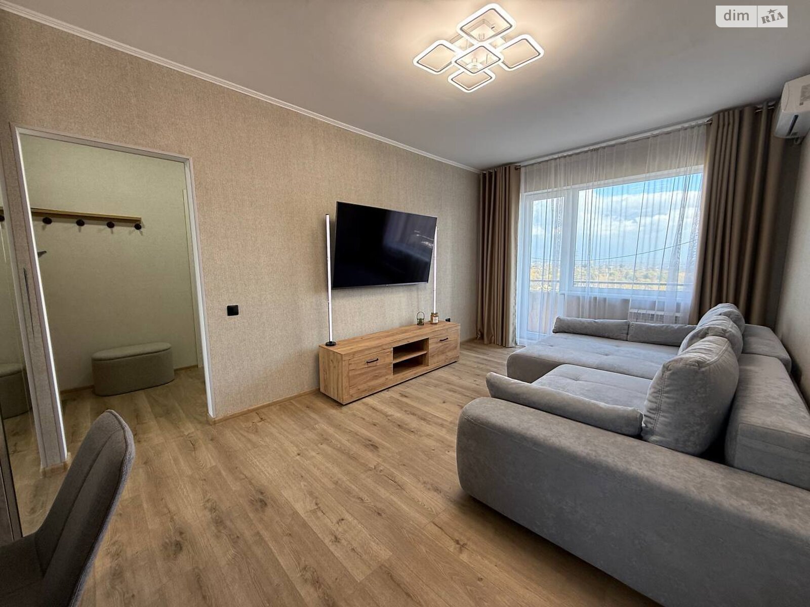 однокомнатная квартира в Кривом Роге, район Центрально-Городской, на ул. Погребняка 25 в аренду на долгий срок помесячно фото 1