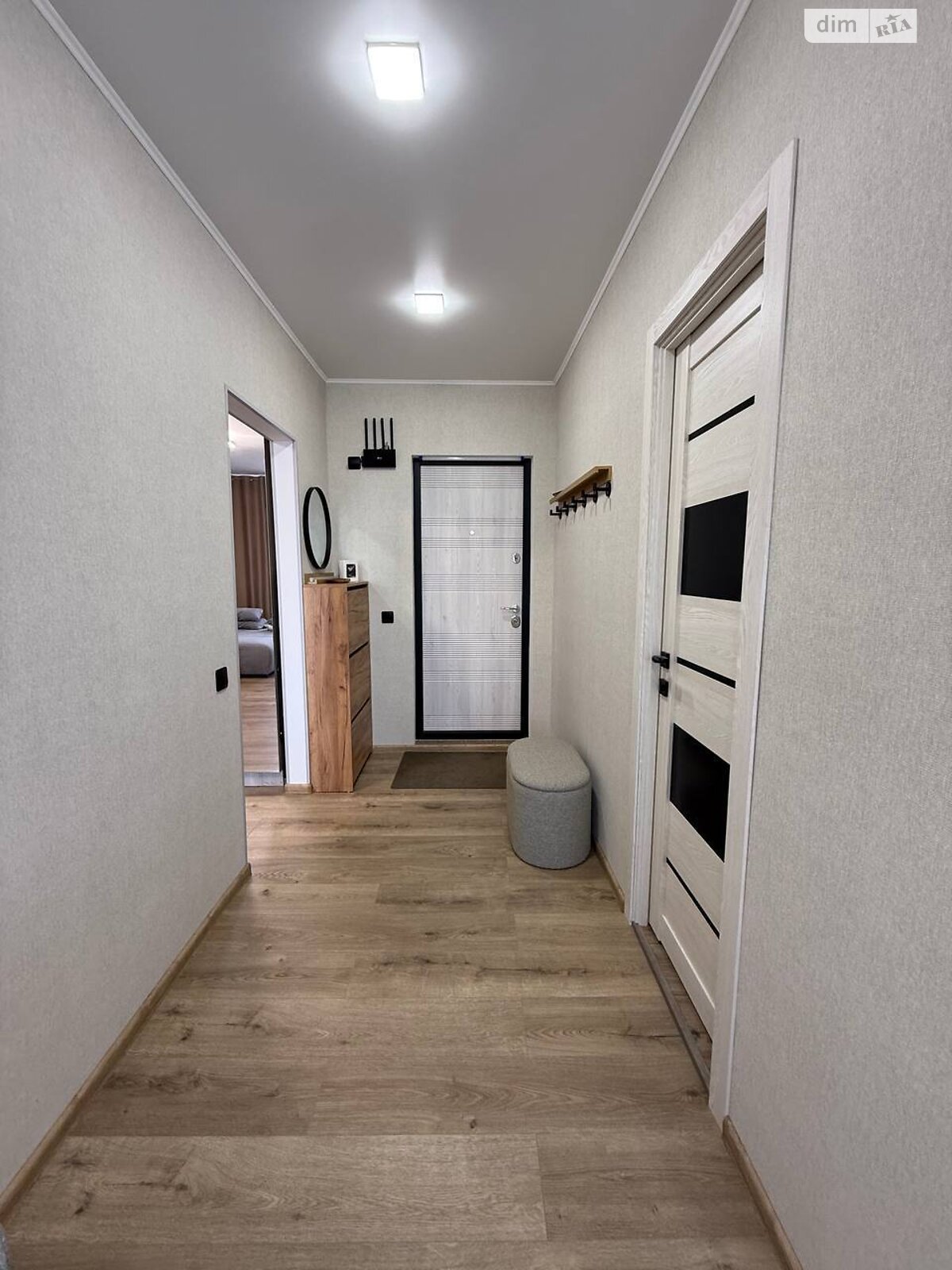 однокомнатная квартира в Кривом Роге, район Центрально-Городской, на ул. Погребняка 25 в аренду на долгий срок помесячно фото 1