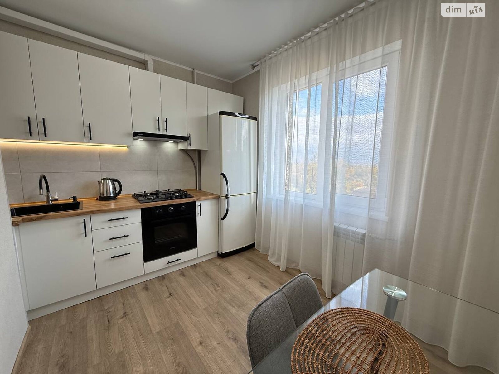 однокомнатная квартира в Кривом Роге, район Центрально-Городской, на ул. Погребняка 25 в аренду на долгий срок помесячно фото 1