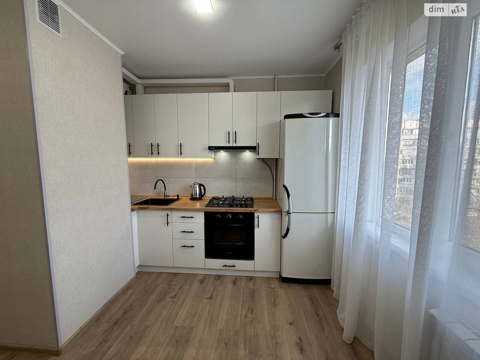 однокомнатная квартира в Кривом Роге, район Центрально-Городской, на ул. Погребняка 25 в аренду на долгий срок помесячно фото 1