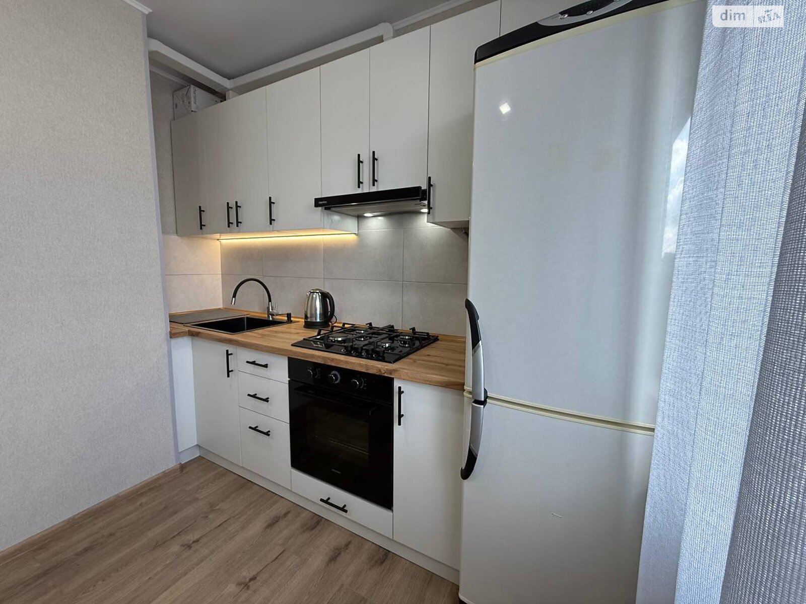 однокомнатная квартира в Кривом Роге, район Центрально-Городской, на ул. Погребняка 25 в аренду на долгий срок помесячно фото 1