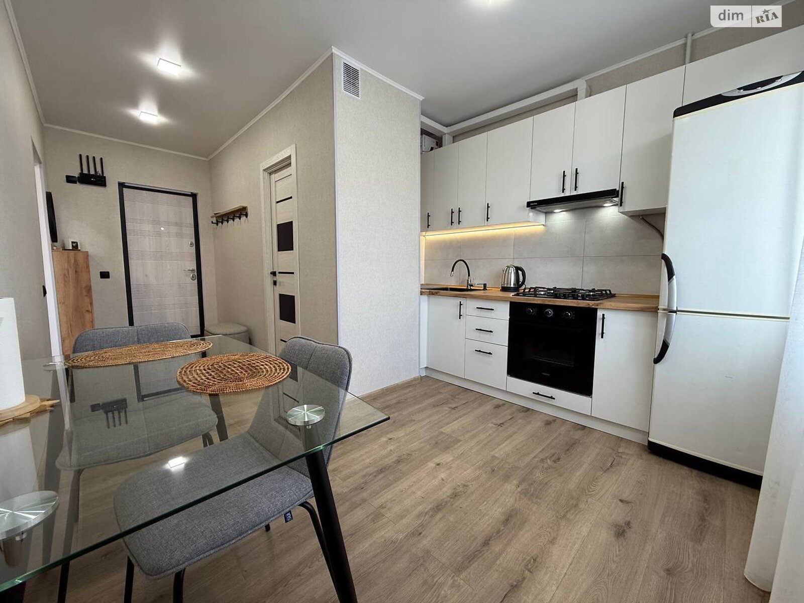 однокомнатная квартира в Кривом Роге, район Центрально-Городской, на ул. Погребняка 25 в аренду на долгий срок помесячно фото 1