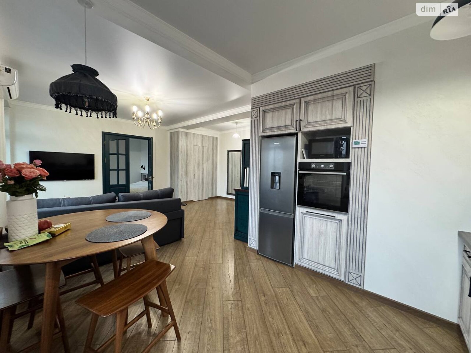 двухкомнатная квартира в Кривом Роге, район Центрально-Городской, на просп. Поштовый 48 в аренду на долгий срок помесячно фото 1 двухкомнатная квартира в Кривом Роге, район Центрально-Городской, на просп. Поштовый 48 в аренду на долгий срок помесячно фото 1