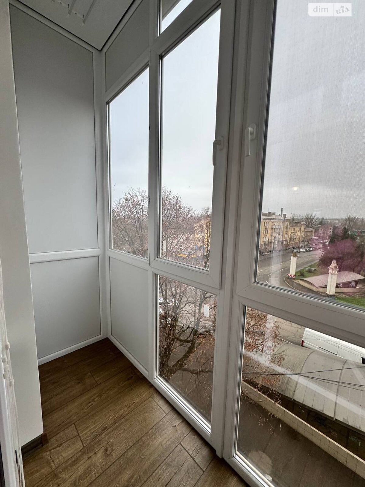 двухкомнатная квартира в Кривом Роге, район Центрально-Городской, на просп. Поштовый 48 в аренду на долгий срок помесячно фото 1 двухкомнатная квартира в Кривом Роге, район Центрально-Городской, на просп. Поштовый 48 в аренду на долгий срок помесячно фото 1