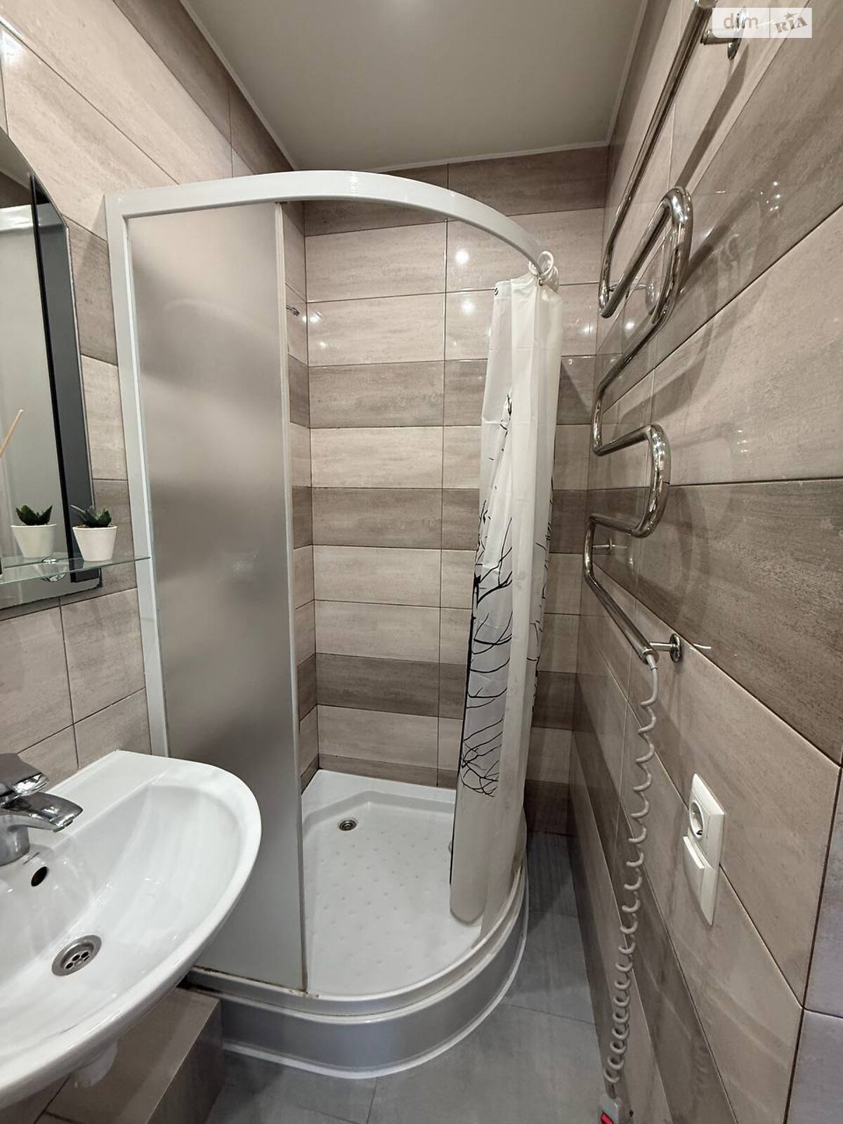 однокомнатная квартира в Кривом Роге, район Центрально-Городской, на ул. Староярмарковая 43 в аренду на долгий срок помесячно фото 1