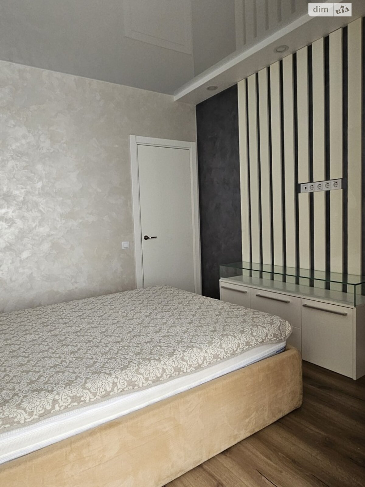 трикімнатна квартира в Крюківщині, на вул. Жулянська 1Г в довготривалу оренду помісячно фото 1 трикімнатна квартира в Крюківщині, на вул. Жулянська 1Г в довготривалу оренду помісячно фото 1