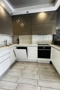 трикімнатна квартира в Лиманці, район Червоний Хутір, на просп. Полковника Гуляєва 111 в довготривалу оренду помісячно фото 2