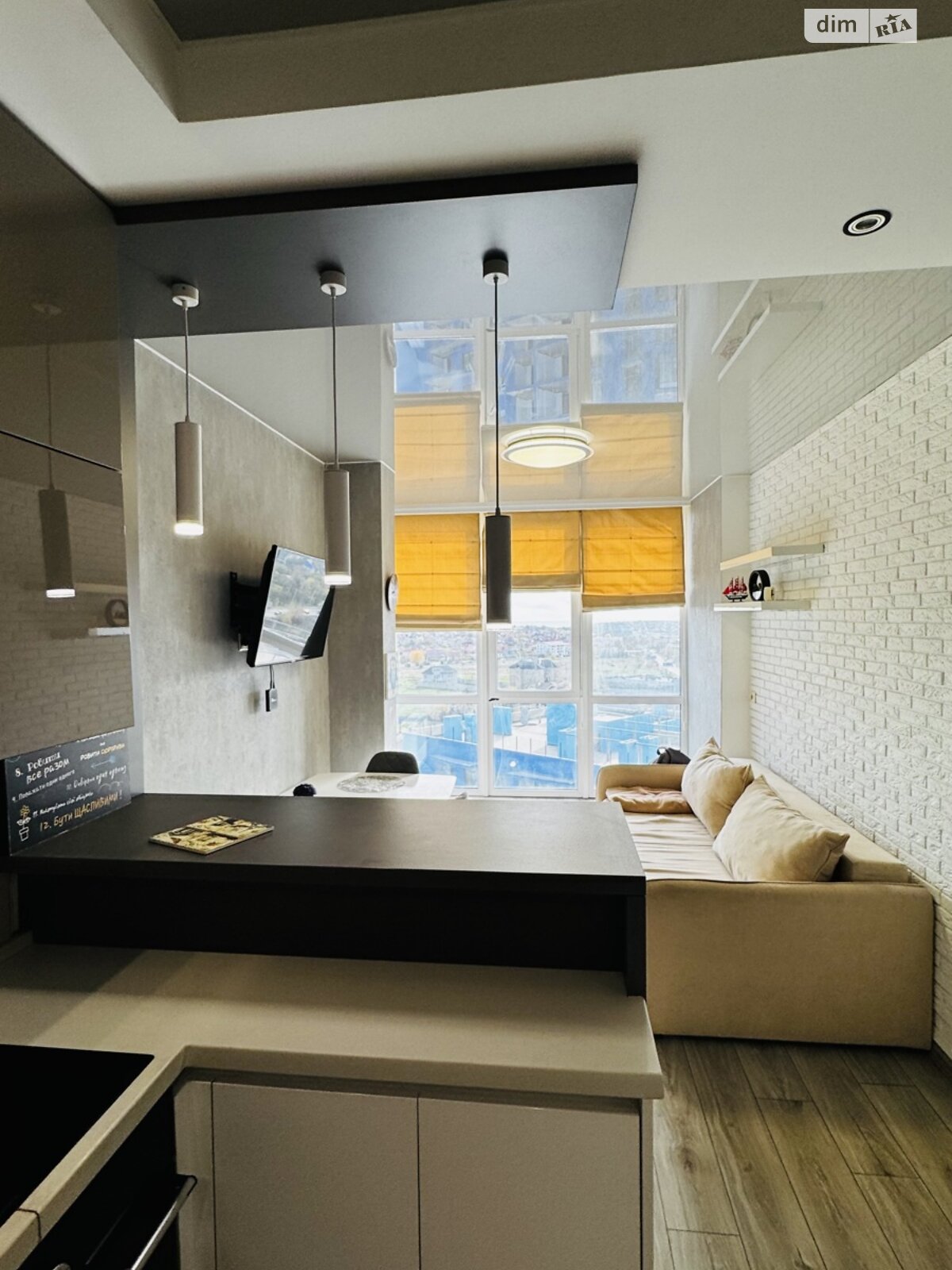 трикімнатна квартира в Лиманці, район Червоний Хутір, на просп. Полковника Гуляєва 111 в довготривалу оренду помісячно фото 1