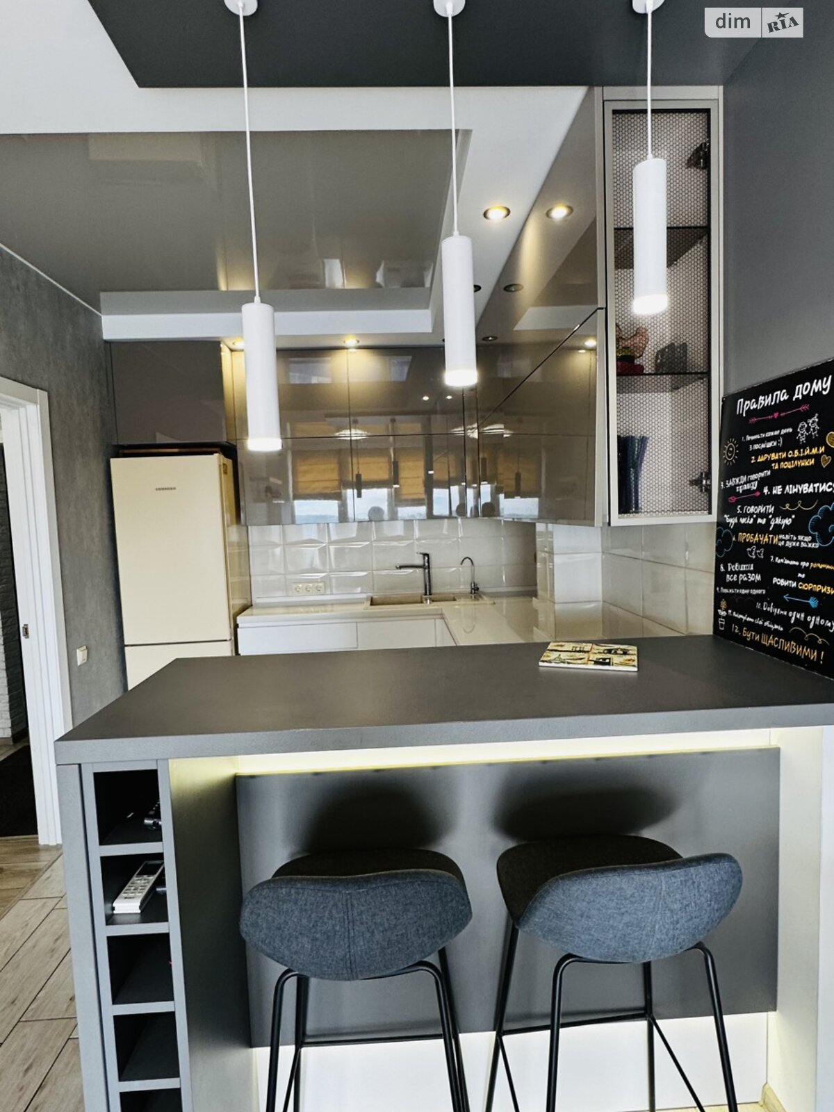 трикімнатна квартира в Лиманці, район Червоний Хутір, на просп. Полковника Гуляєва 111 в довготривалу оренду помісячно фото 1