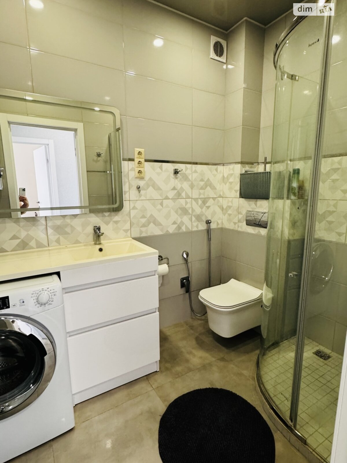 трикімнатна квартира в Лиманці, район Червоний Хутір, на просп. Полковника Гуляєва 111 в довготривалу оренду помісячно фото 1