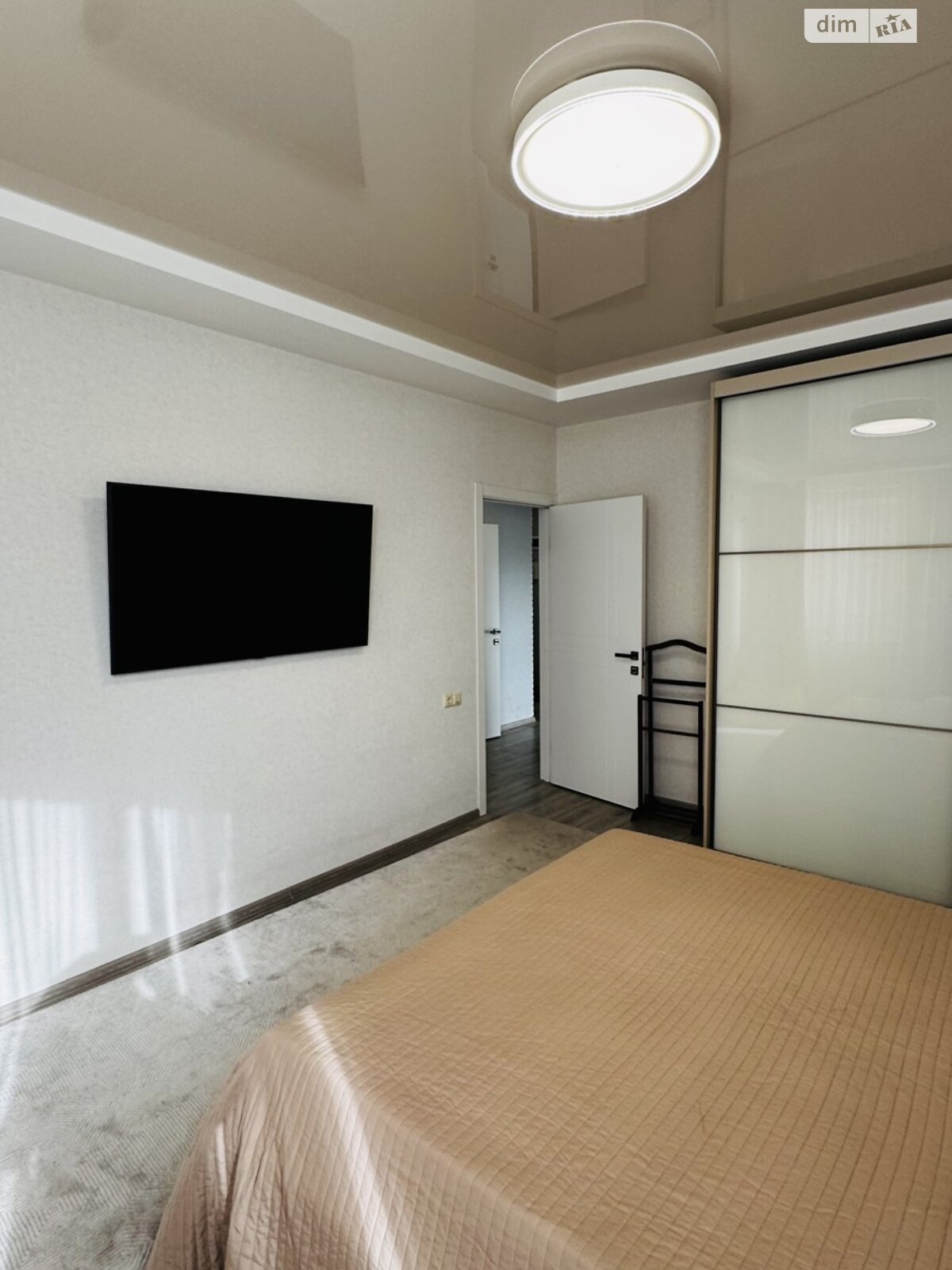 трикімнатна квартира в Лиманці, район Червоний Хутір, на просп. Полковника Гуляєва 111 в довготривалу оренду помісячно фото 1