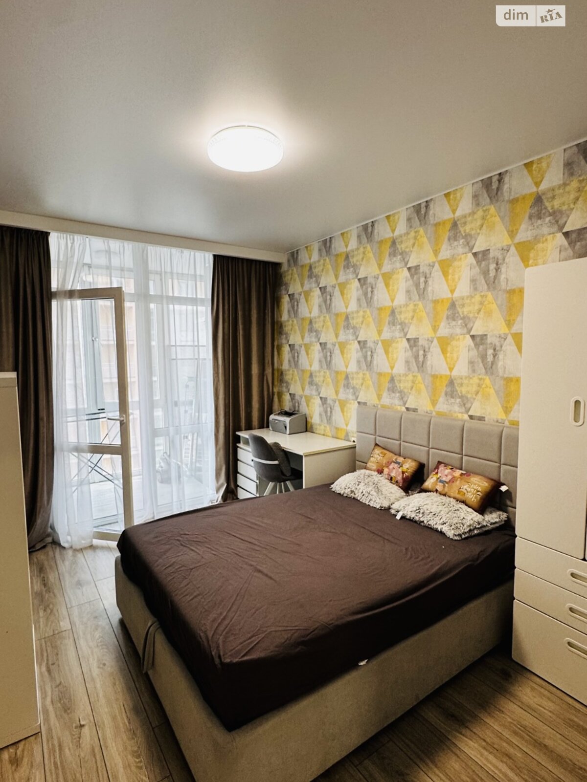 трикімнатна квартира в Лиманці, район Червоний Хутір, на просп. Полковника Гуляєва 111 в довготривалу оренду помісячно фото 1