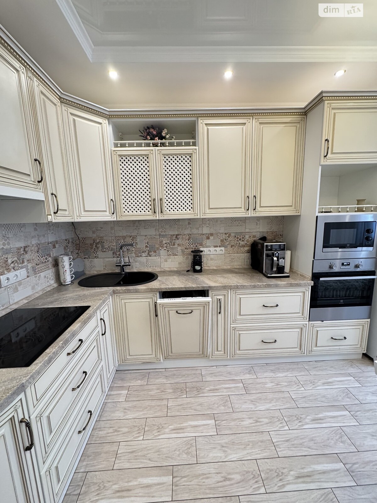 двухкомнатная квартира в Лиманке, на мас. Радужный 19 в аренду на долгий срок помесячно фото 1