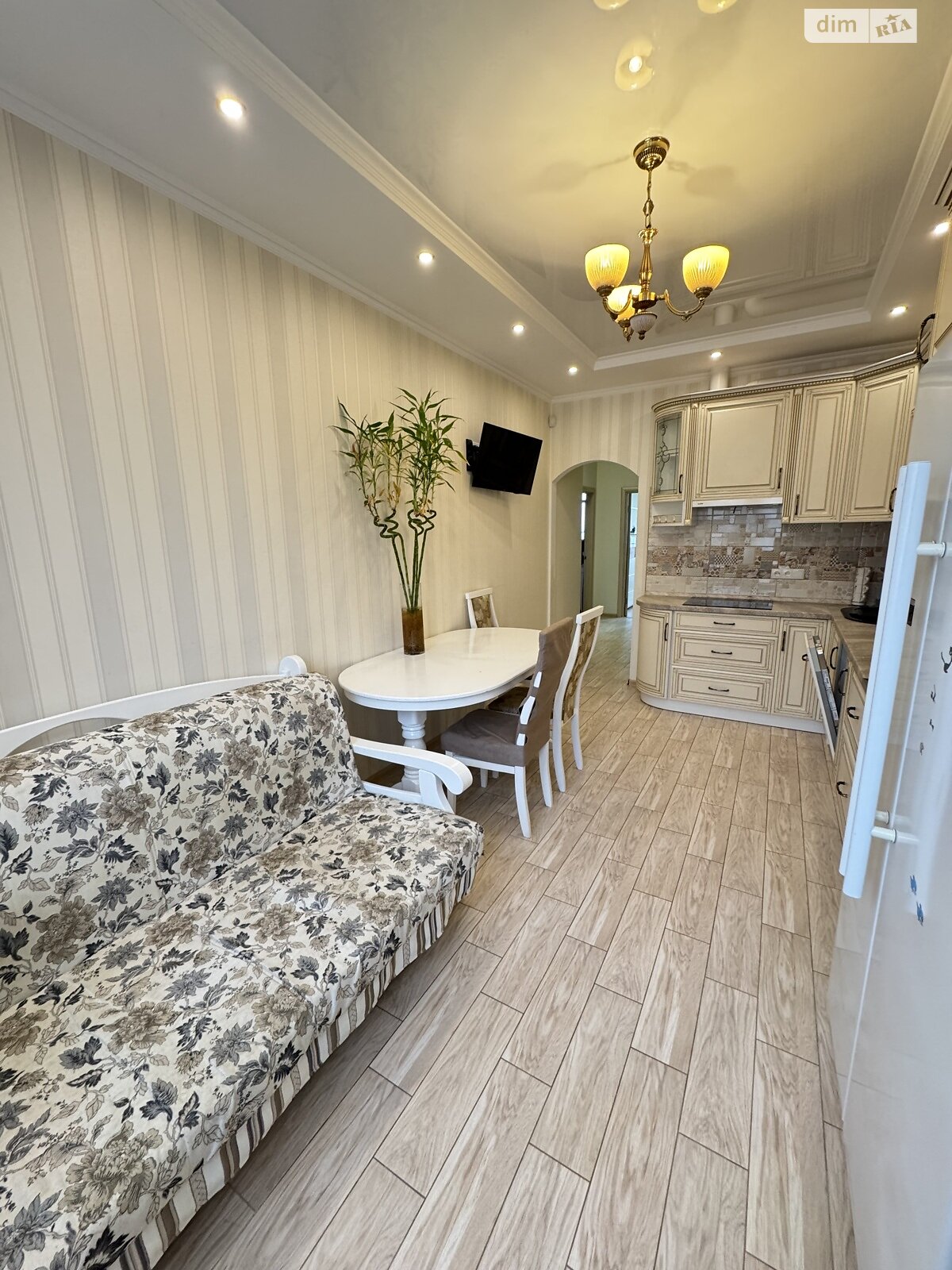 двухкомнатная квартира в Лиманке, на мас. Радужный 19 в аренду на долгий срок помесячно фото 1