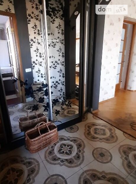 четырехкомнатная квартира с мебелью в Луцке, район 33 микрорайон, на ул. Ветеранов в аренду на долгий срок помесячно фото 1 четырехкомнатная квартира с мебелью в Луцке, район 33 микрорайон, на ул. Ветеранов в аренду на долгий срок помесячно фото 1