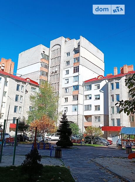 трикімнатна квартира з меблями в Луцьку, район 40 мікрорайон, на вул. Кравчука в довготривалу оренду помісячно фото 1