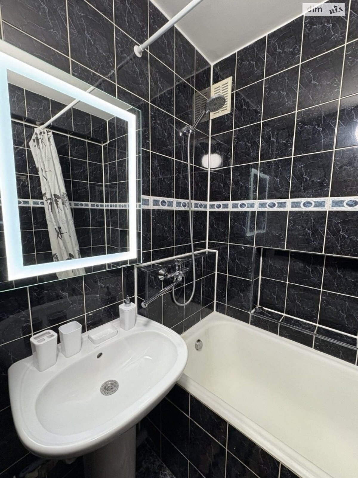 двухкомнатная квартира с мебелью в Луцке, район 40 микрорайон, на ул. Воинов-афганцев в аренду на долгий срок помесячно фото 1