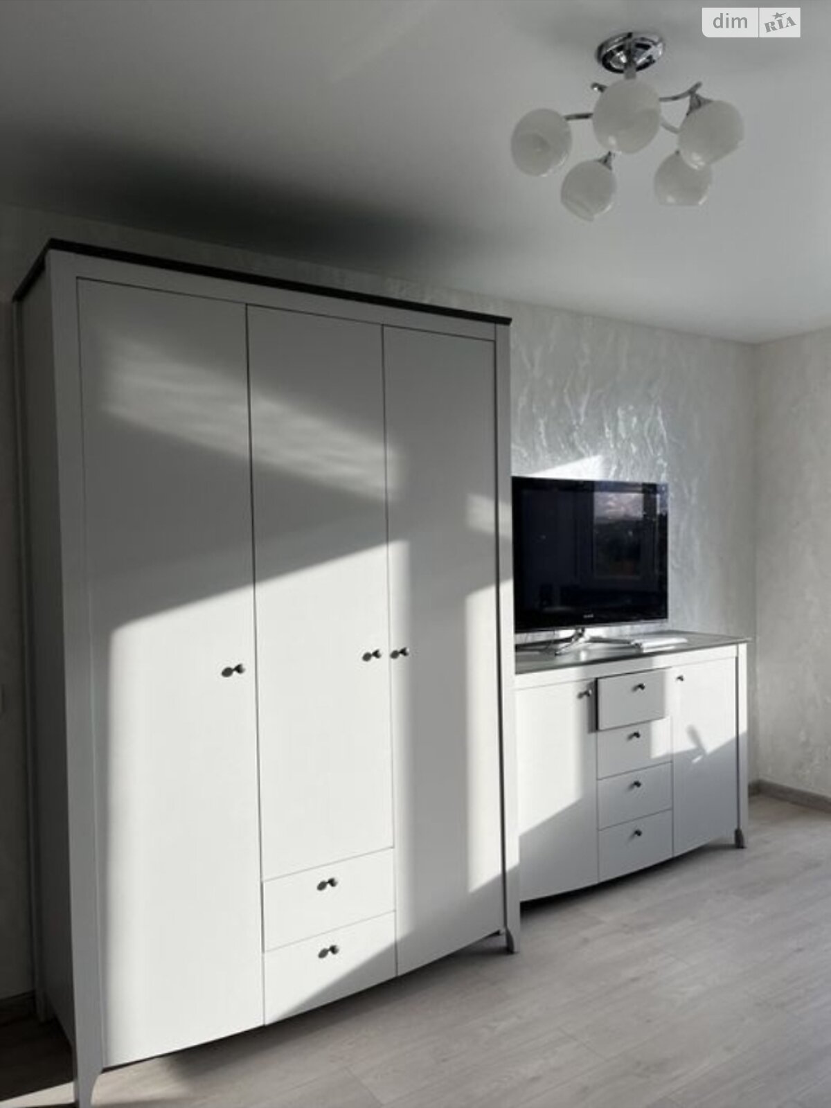 однокомнатная квартира в Луцке, район 40 микрорайон, на ул. Защитников Украины в аренду на долгий срок помесячно фото 1