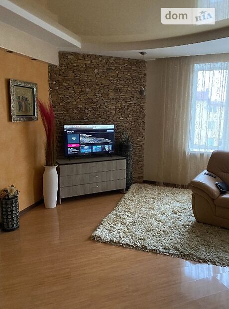 трехкомнатная квартира с мебелью в Луцке, район 33 микрорайон, на ул. Кравчука 46 в аренду на долгий срок помесячно фото 1 трехкомнатная квартира с мебелью в Луцке, район 33 микрорайон, на ул. Кравчука 46 в аренду на долгий срок помесячно фото 1