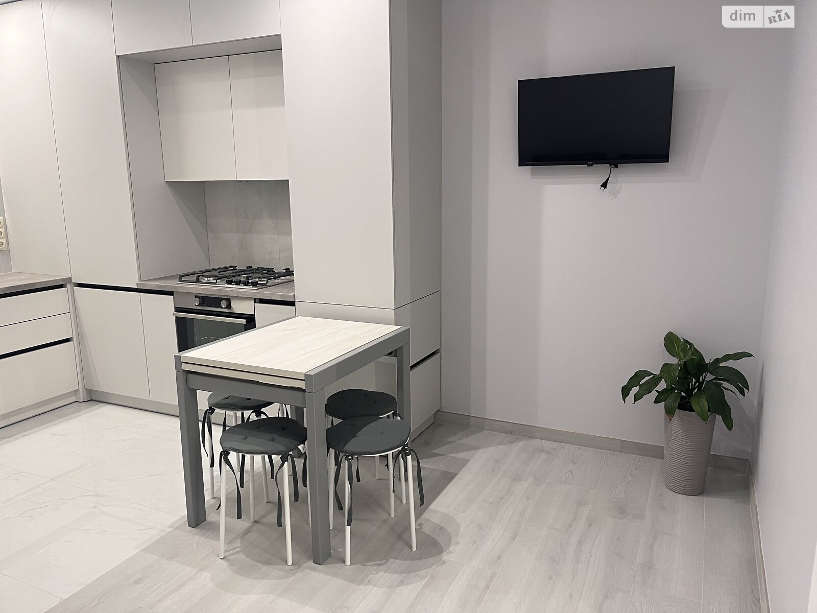 однокімнатна квартира в Луцьку, район ГПЗ, на вул. Володимира Івасюка 52В в довготривалу оренду помісячно фото 1