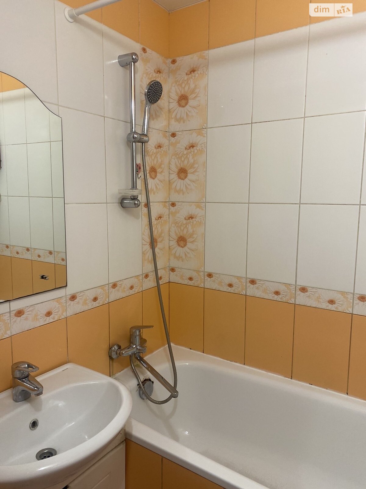 трехкомнатная квартира в Луцке, район Гуща, на ул. Наливайко 14А, кв. 40 в аренду на долгий срок помесячно фото 1