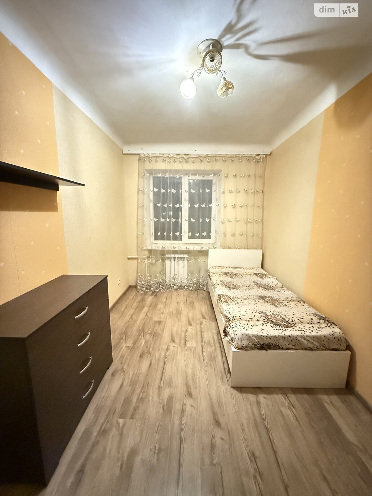 трехкомнатная квартира в Луцке, район Центр, на ул. Чехова 2 в аренду на долгий срок помесячно фото 1