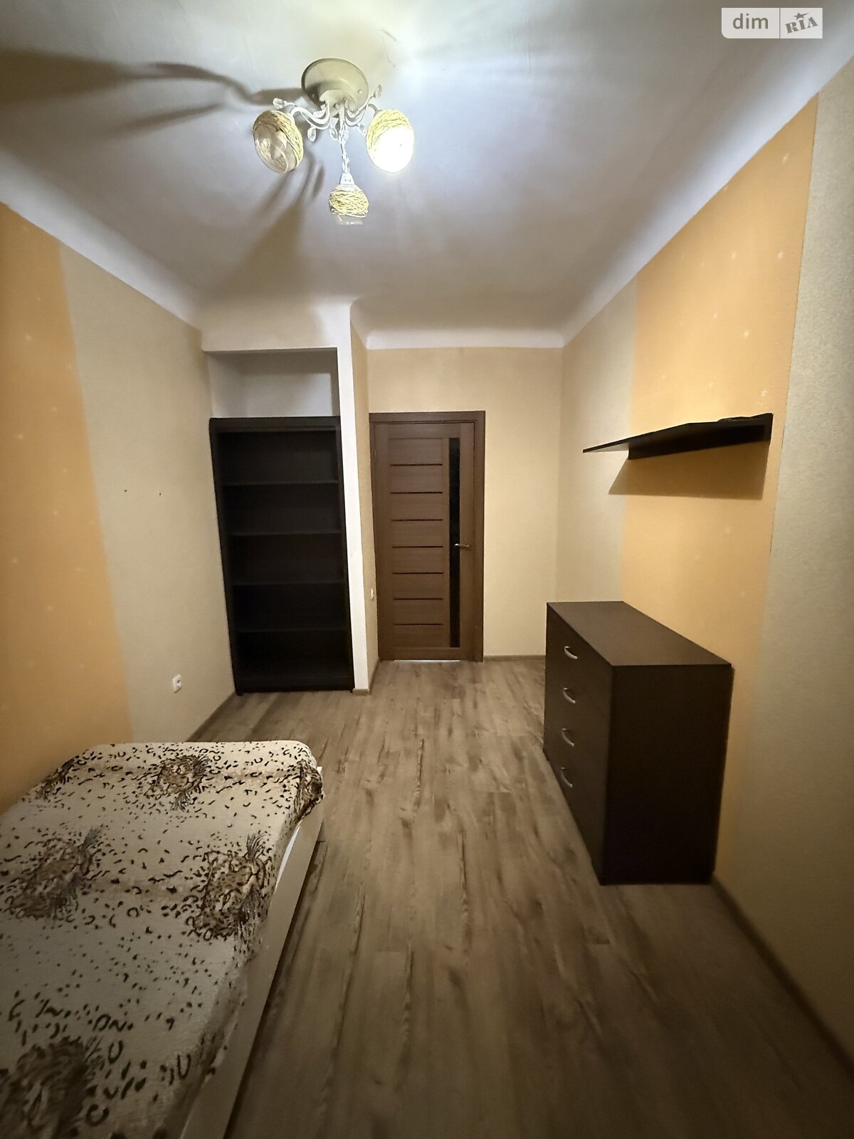 трехкомнатная квартира в Луцке, район Центр, на ул. Чехова 2 в аренду на долгий срок помесячно фото 1