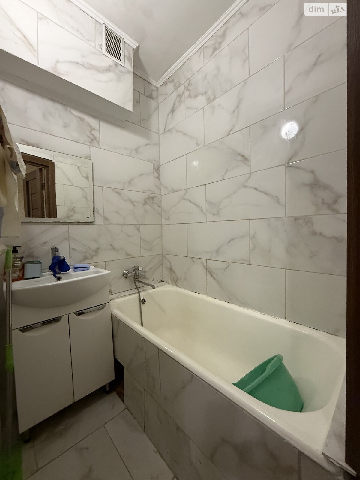 трехкомнатная квартира в Луцке, район Центр, на ул. Чехова 2 в аренду на долгий срок помесячно фото 1