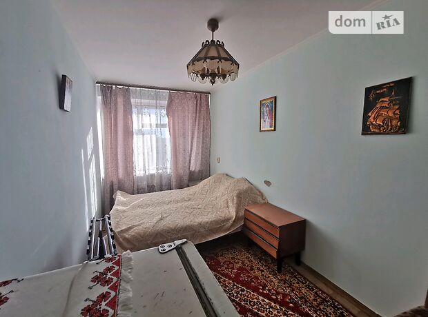 трехкомнатная квартира с мебелью в Луцке, район Центр, на ул. Градный Спуск в аренду на долгий срок помесячно фото 1 трехкомнатная квартира с мебелью в Луцке, район Центр, на ул. Градный Спуск в аренду на долгий срок помесячно фото 1