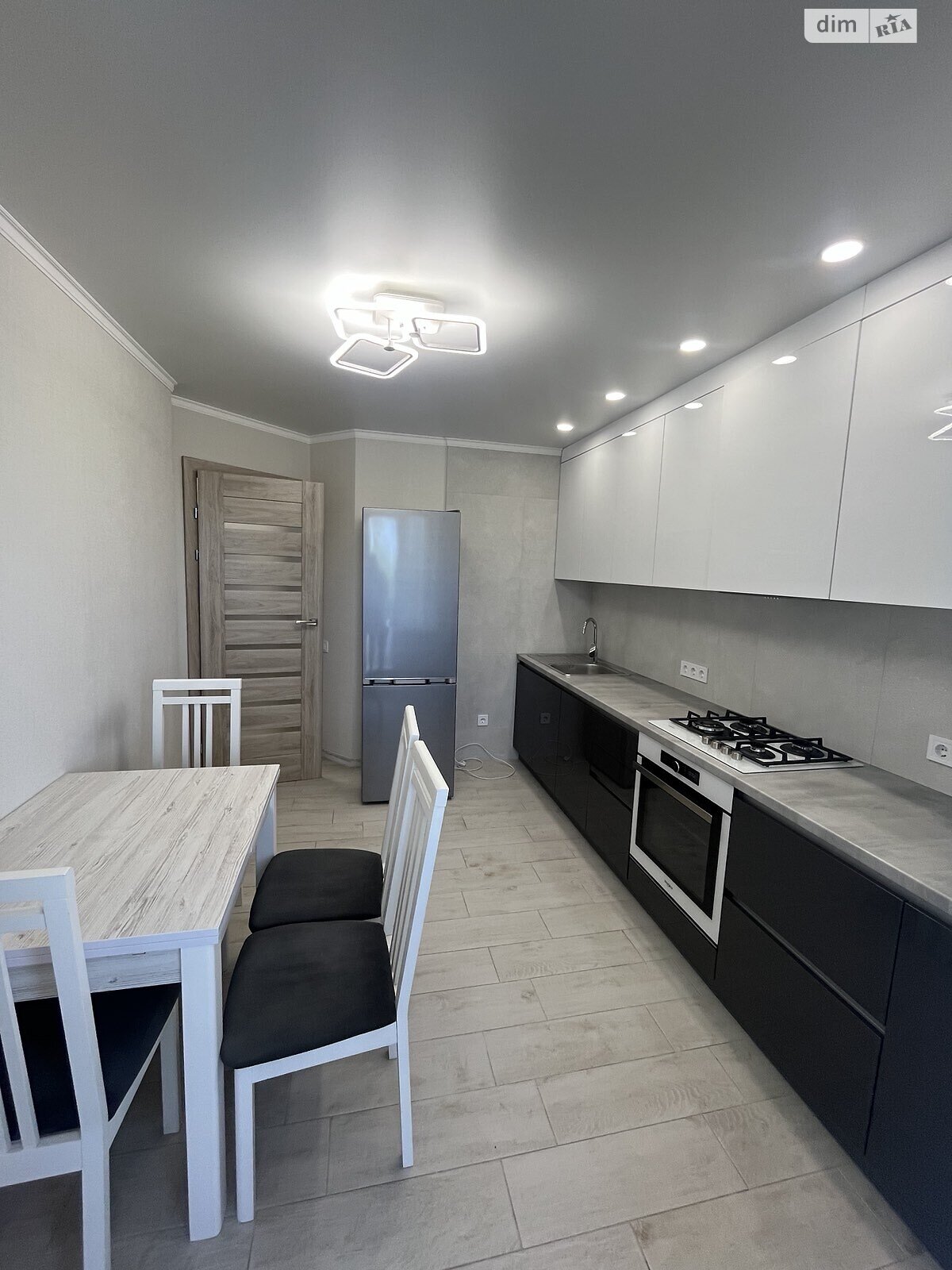 однокімнатна квартира в Луцьку, район Центр, на вул. Залізнична 20 в довготривалу оренду помісячно фото 1