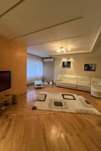 трехкомнатная квартира в Луцке, район Центр, на ул. Коновальца Евгения 8А в аренду на долгий срок помесячно фото 2