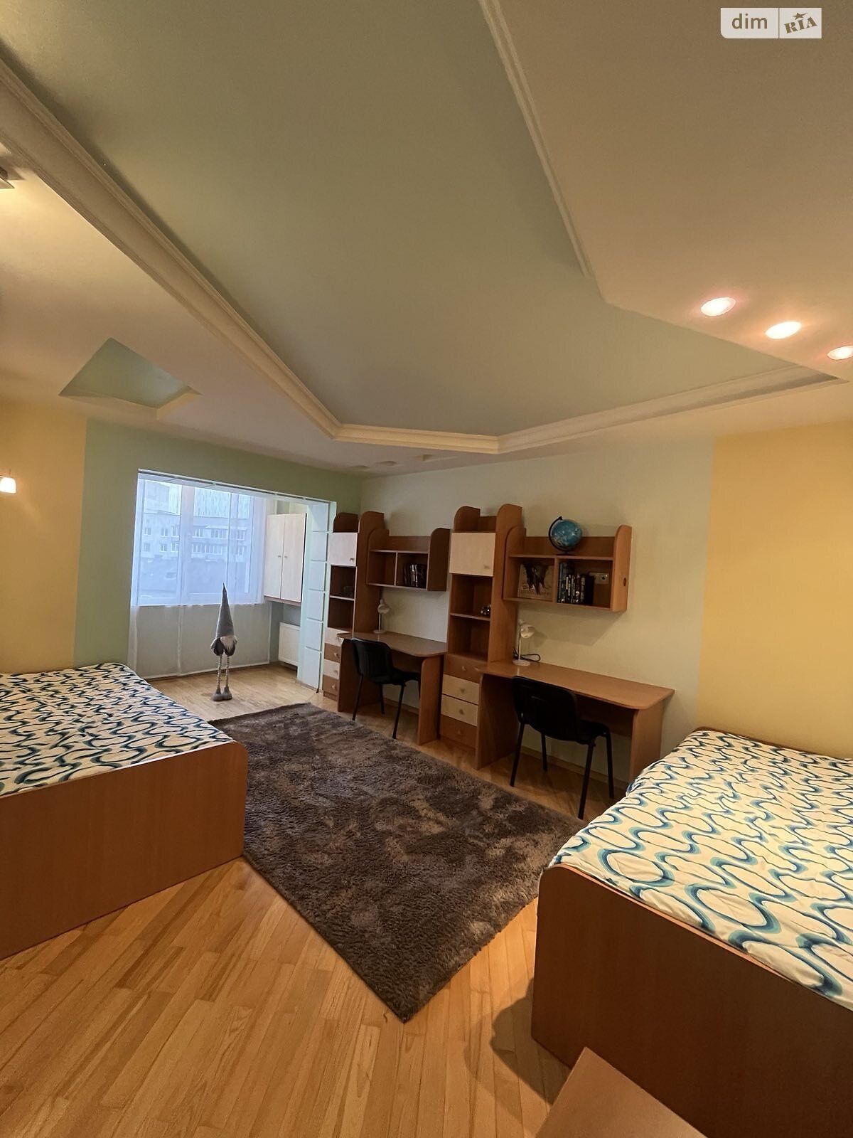 трехкомнатная квартира в Луцке, район Центр, на ул. Коновальца Евгения 8А в аренду на долгий срок помесячно фото 1