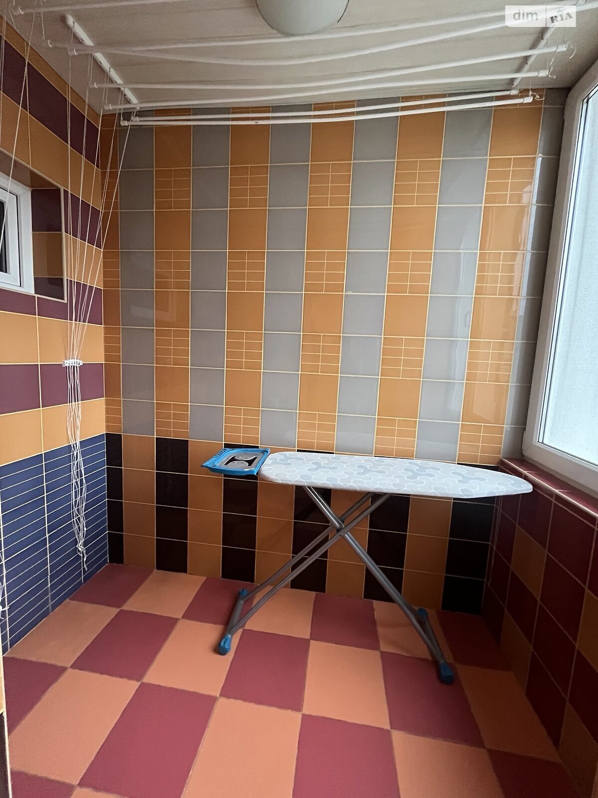 трехкомнатная квартира в Луцке, район Центр, на ул. Коновальца Евгения 8А в аренду на долгий срок помесячно фото 1