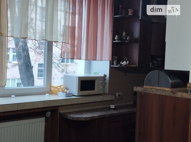 трехкомнатная квартира в Луцке, район Центр, на ул. Шопена 13 в аренду на долгий срок помесячно фото 1 трехкомнатная квартира в Луцке, район Центр, на ул. Шопена 13 в аренду на долгий срок помесячно фото 1