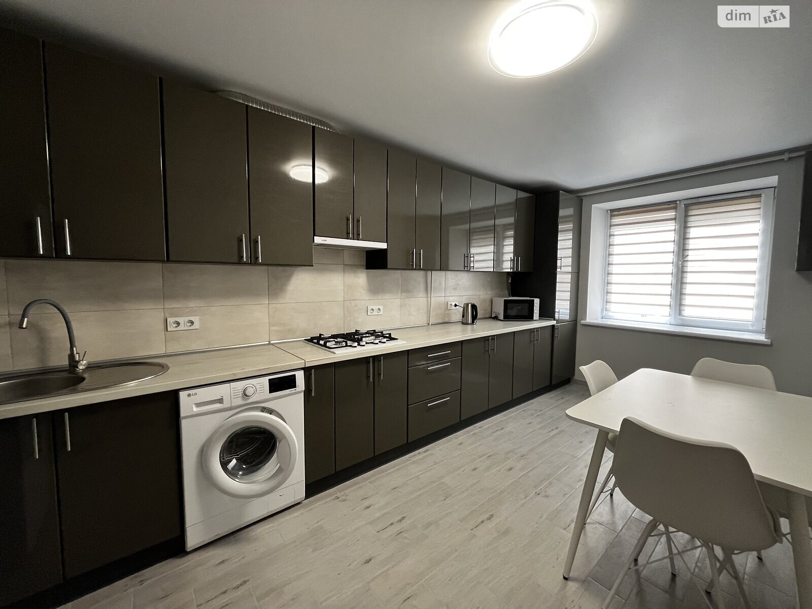 двухкомнатная квартира в Луцке, район Центр, на просп. Победы в аренду на долгий срок помесячно фото 1 двухкомнатная квартира в Луцке, район Центр, на просп. Победы в аренду на долгий срок помесячно фото 1