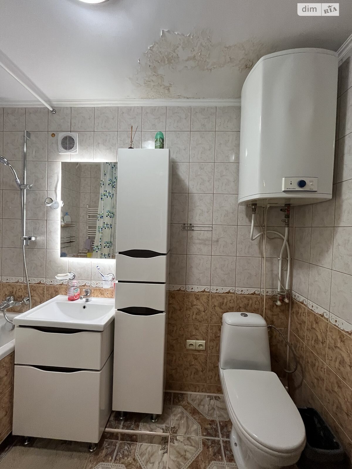 двухкомнатная квартира в Луцке, район Центр, на ул. Света 3 в аренду на долгий срок помесячно фото 1