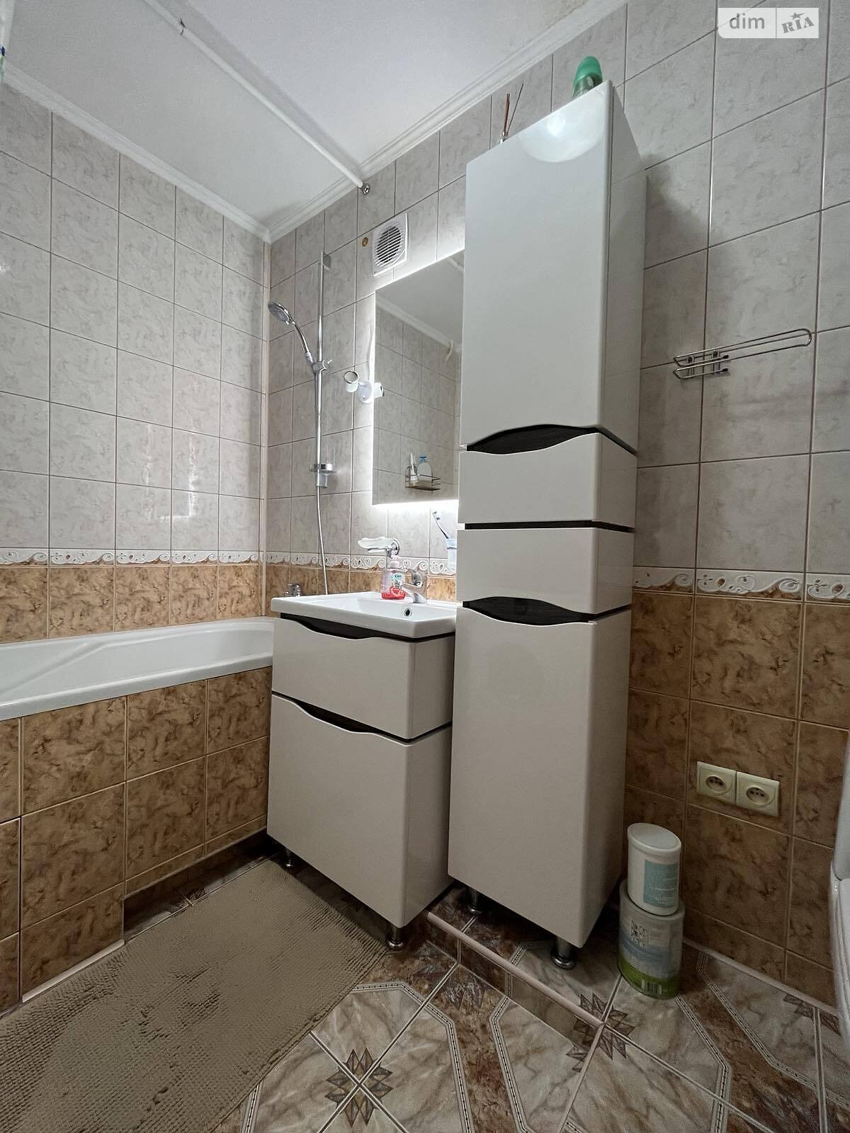 двухкомнатная квартира в Луцке, район Центр, на ул. Света 3 в аренду на долгий срок помесячно фото 1