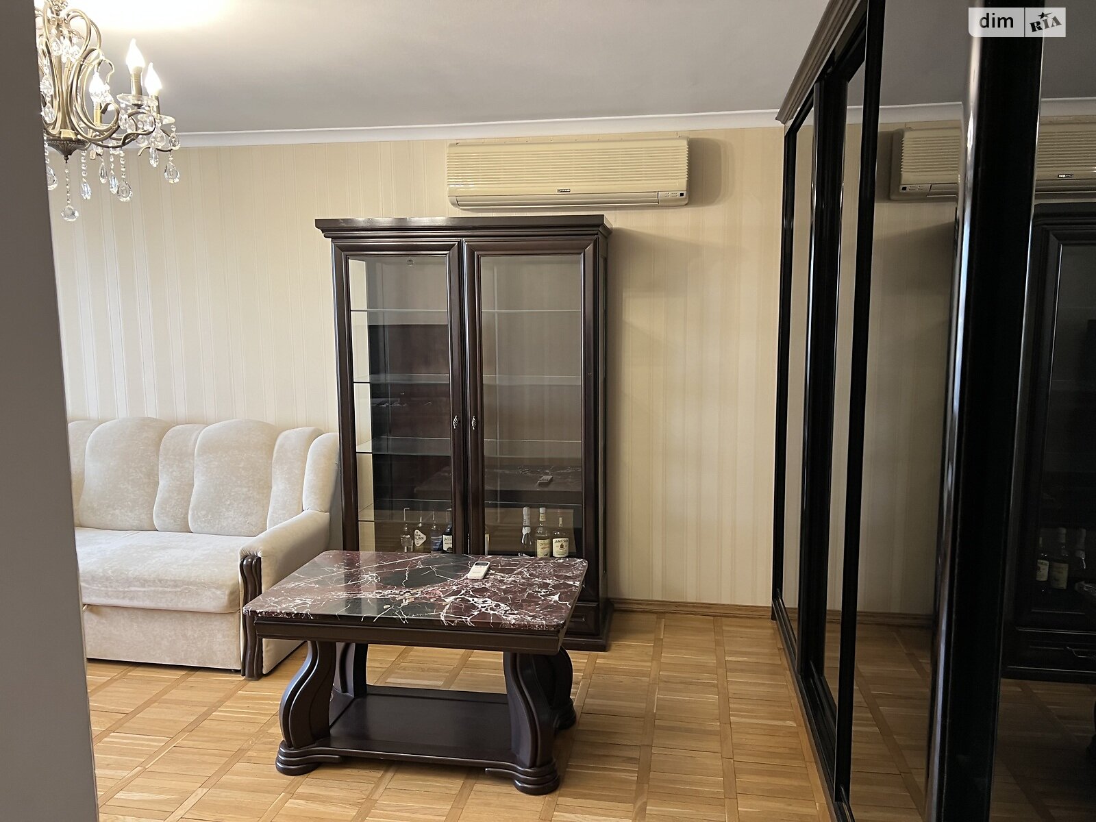 трехкомнатная квартира с мебелью в Луцке, район Центр, на ул. Задворецька в аренду на долгий срок помесячно фото 1