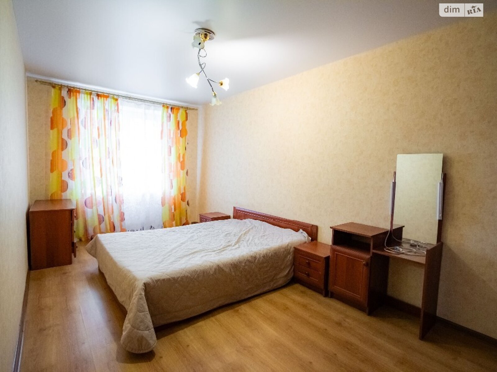 трехкомнатная квартира с мебелью в Луцке, район Завокзальный, на ул. Сухомлинского в аренду на долгий срок помесячно фото 1