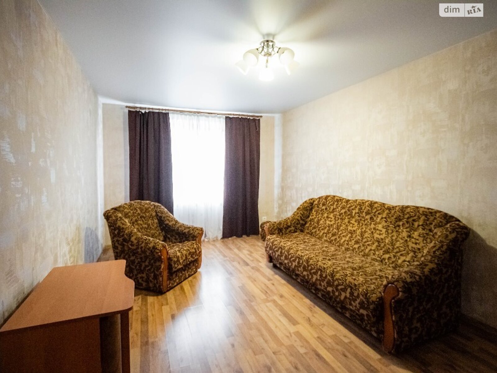 трехкомнатная квартира с мебелью в Луцке, район Завокзальный, на ул. Сухомлинского в аренду на долгий срок помесячно фото 1