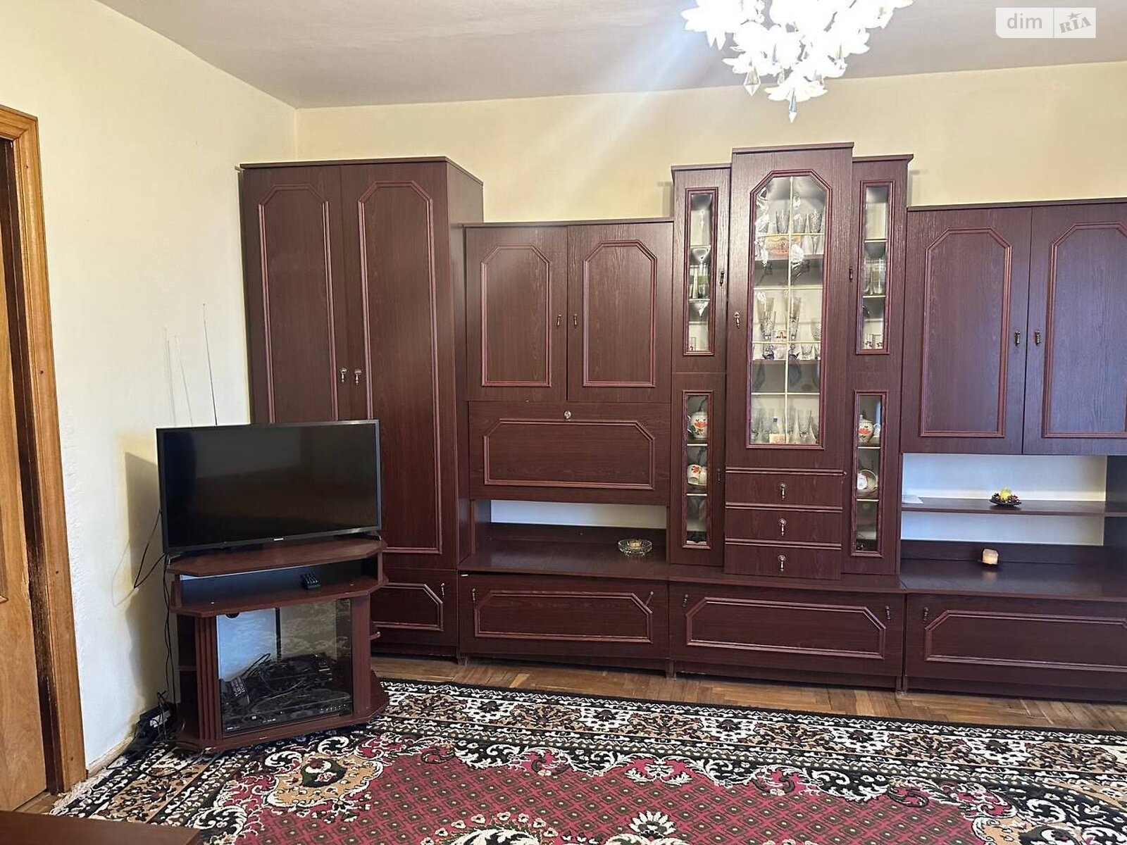 трикімнатна квартира в Львові, район Батальна, на вул. Лисеницька 1 в довготривалу оренду помісячно фото 1