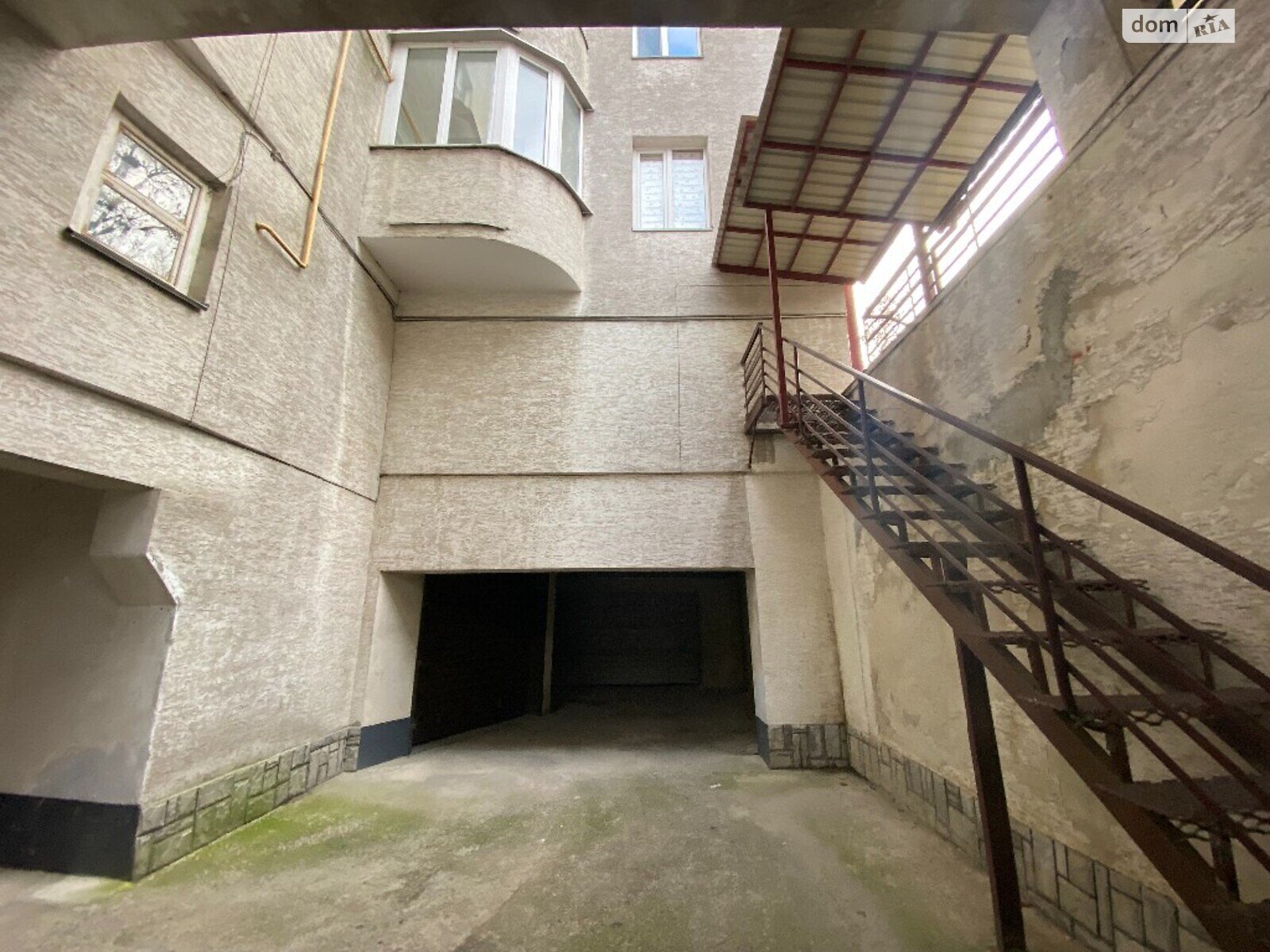 трехкомнатная квартира в Львове, район Франковский, на ул. Рудницкого Академика 21 в аренду на долгий срок помесячно фото 1