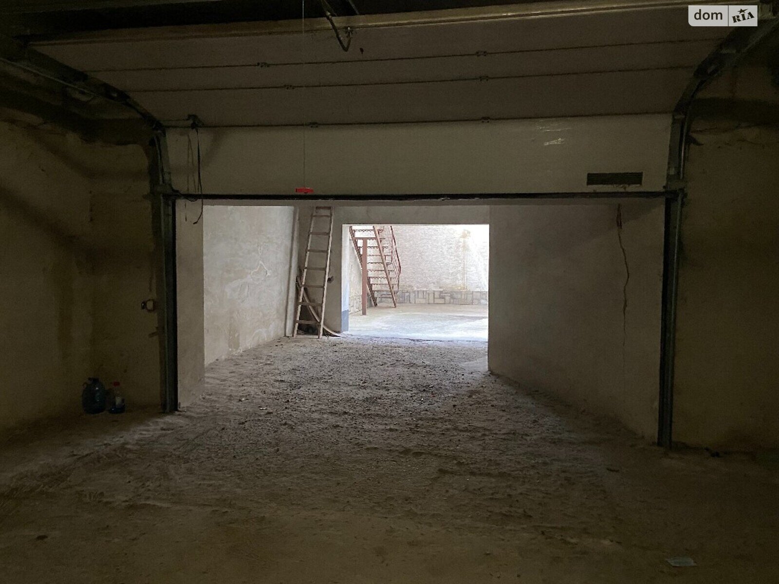 трехкомнатная квартира в Львове, район Франковский, на ул. Рудницкого Академика 21 в аренду на долгий срок помесячно фото 1