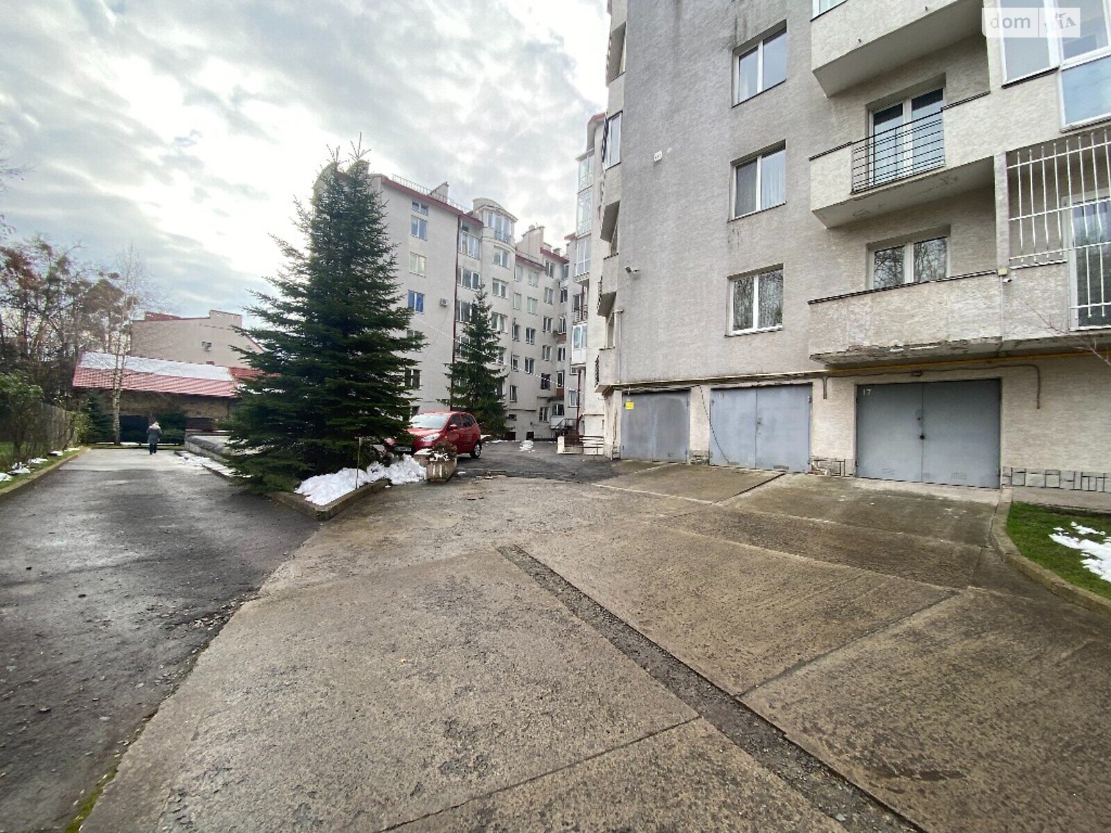 трехкомнатная квартира в Львове, район Франковский, на ул. Рудницкого Академика 21 в аренду на долгий срок помесячно фото 1