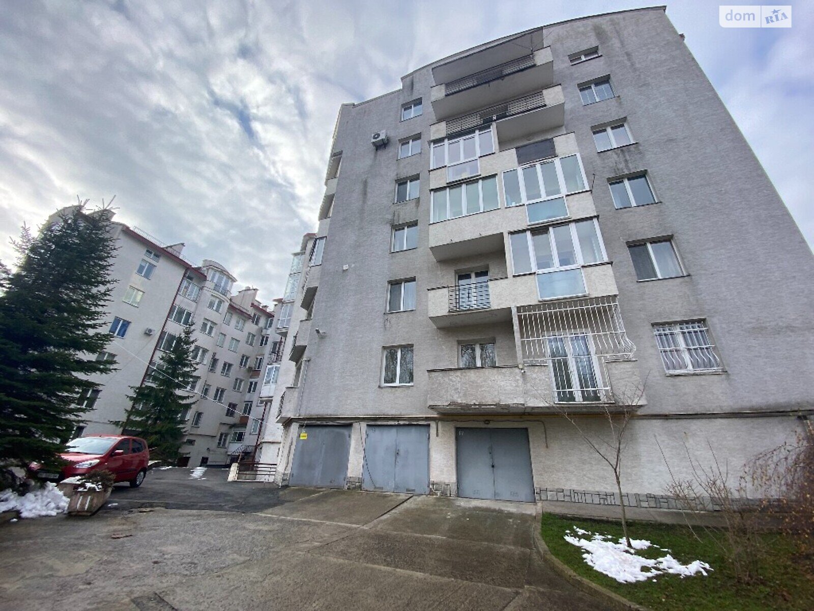 трехкомнатная квартира в Львове, район Франковский, на ул. Рудницкого Академика 21 в аренду на долгий срок помесячно фото 1