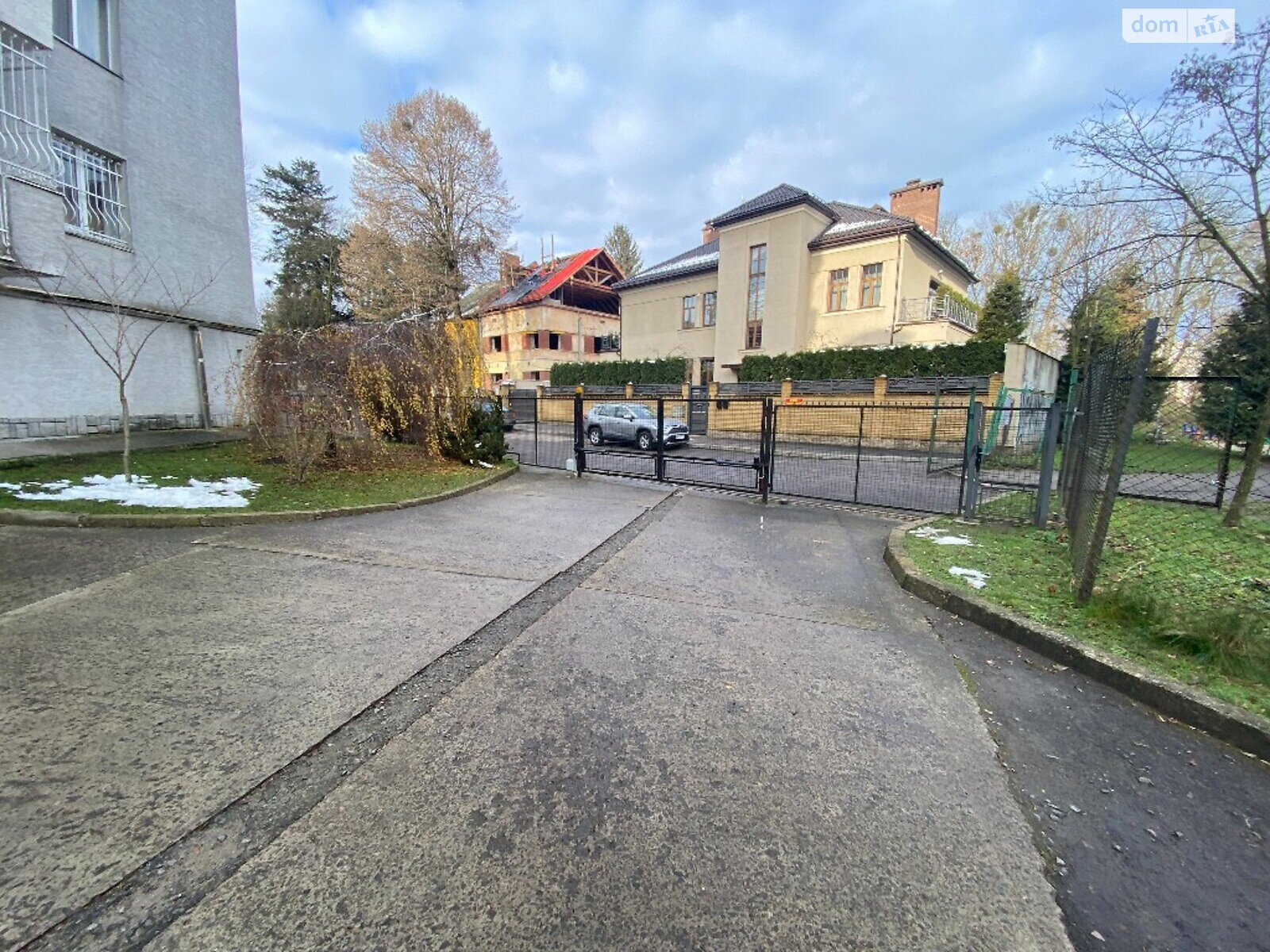 трехкомнатная квартира в Львове, район Франковский, на ул. Рудницкого Академика 21 в аренду на долгий срок помесячно фото 1