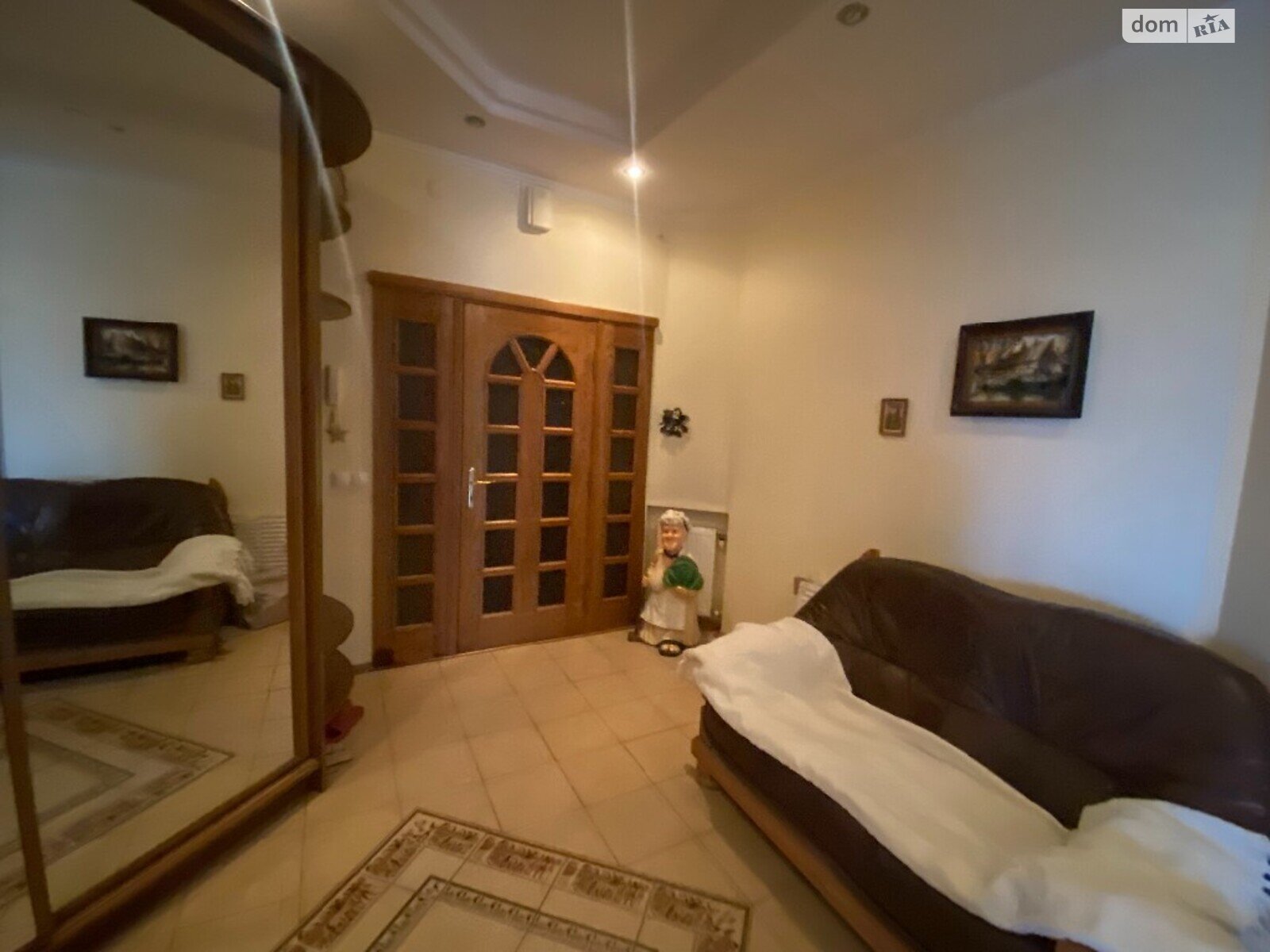 трехкомнатная квартира в Львове, район Франковский, на ул. Рудницкого Академика 21 в аренду на долгий срок помесячно фото 1