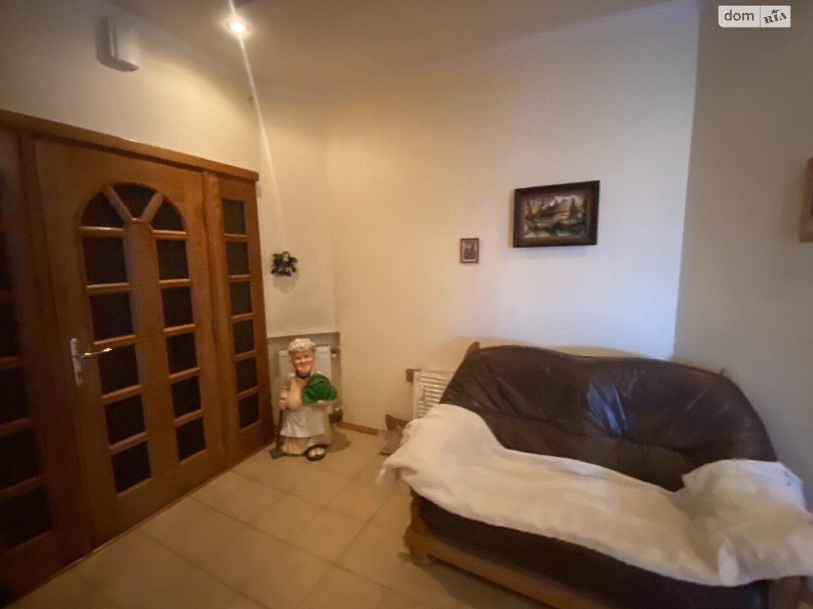 трехкомнатная квартира в Львове, район Франковский, на ул. Рудницкого Академика 21 в аренду на долгий срок помесячно фото 1